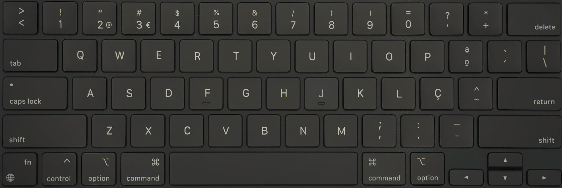 MacBook Pro 13" 2020 M1 (CPU 8 / GPU 8) - 8 Go - 256 Go - Correct - QWERTY Portugais 2